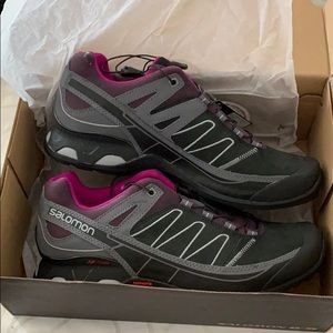 Salomon NIB Leather Hiking shoes Sz 9
